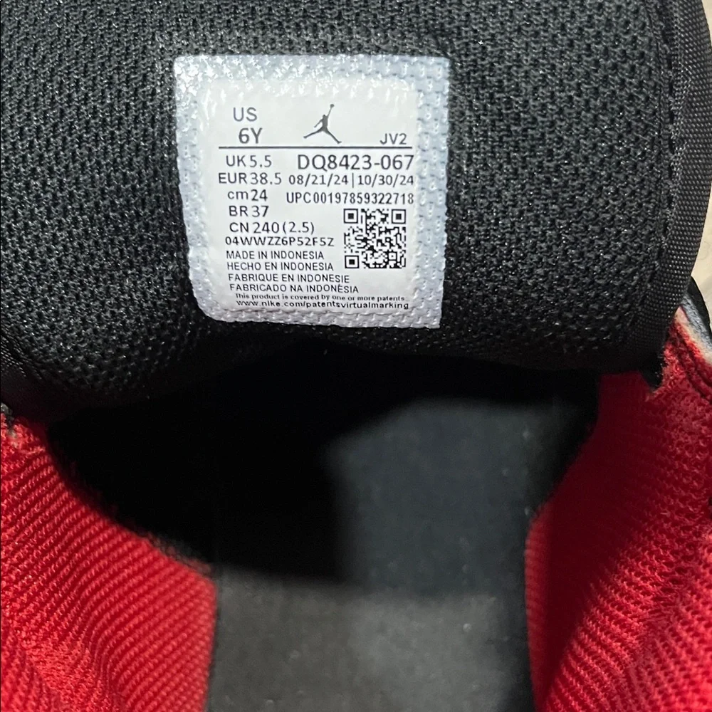 Jordan Kids Black and Red Mid-Top Sneakers GS size 6y (women’s 7)